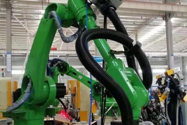 工业机器人管线包生产商的创新方案与波纹管应用分析(图2) image