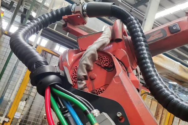 广柔管线包及其配件在机器人应用中的优势与进口选择(图1) featured image