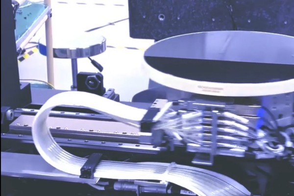 广柔无尘拖链在医疗行业的应用与防尘拖链厂家优势分析(图1) featured image