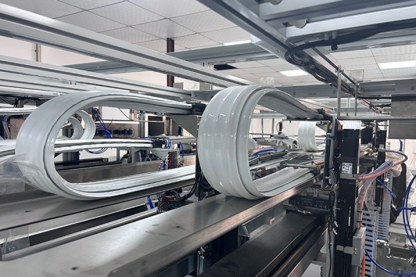 如何选择适合自动化设备的无尘拖链?(图2) image