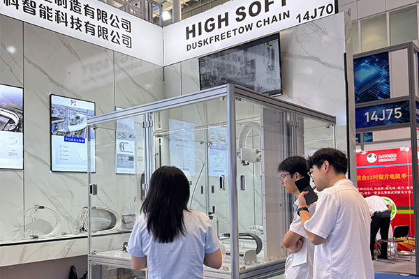 如何利用广柔无尘拖链来解决设备磨损问题?(图2) image