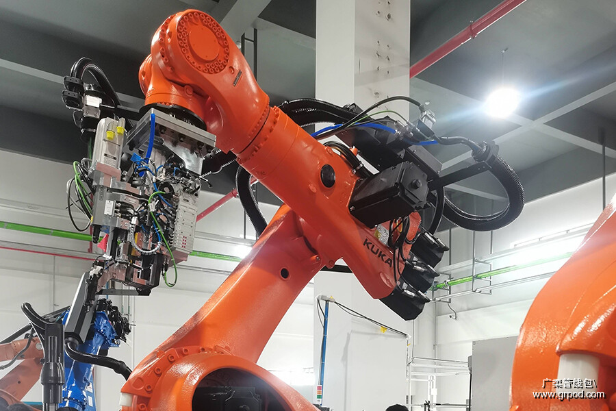 智能机器人管线包如何有效降低电缆损坏风险?(图1) featured image